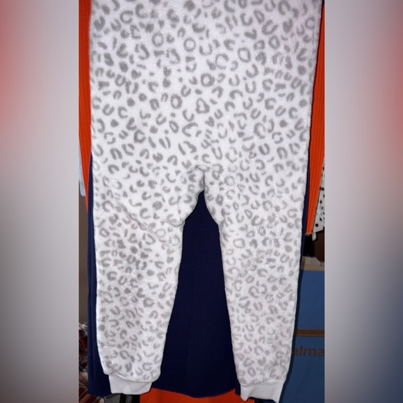 Cat & Jack Gray Leopard Kids Footie - Picture 9 of 9